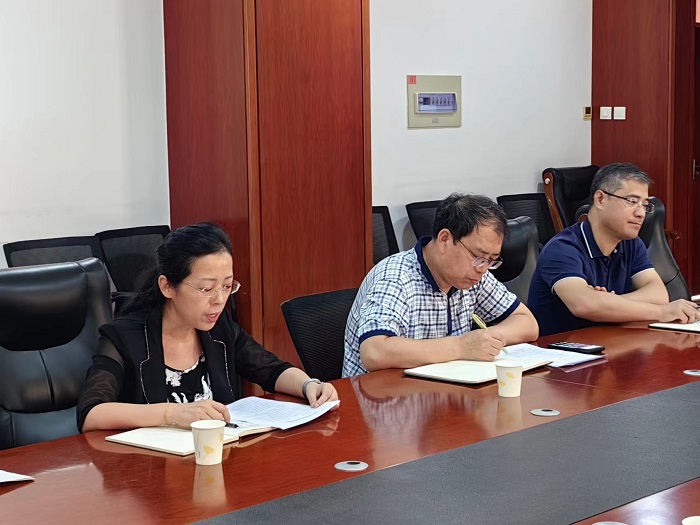 协调小组成员汇报交流.jpg 协调小组成员汇报交流.jpg