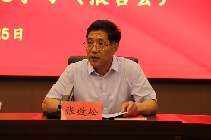 党委副书记、院长张效松主持报告会.JPG