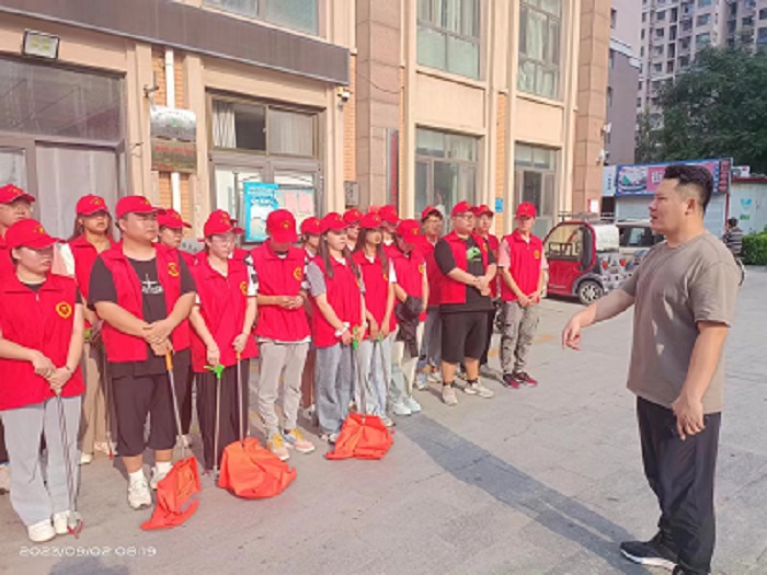 9月2日乐投·体育在凤凰城A区开展志愿服务活动 (4).jpg